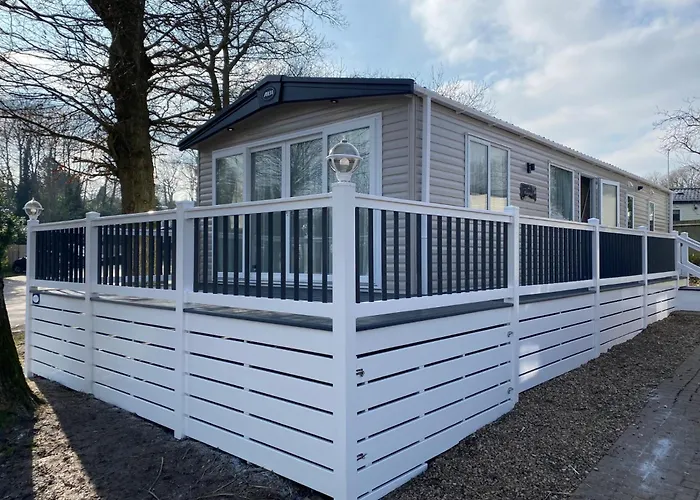 Coghurst Hall Holiday Home Sleeps 6, 2 Bedrooms