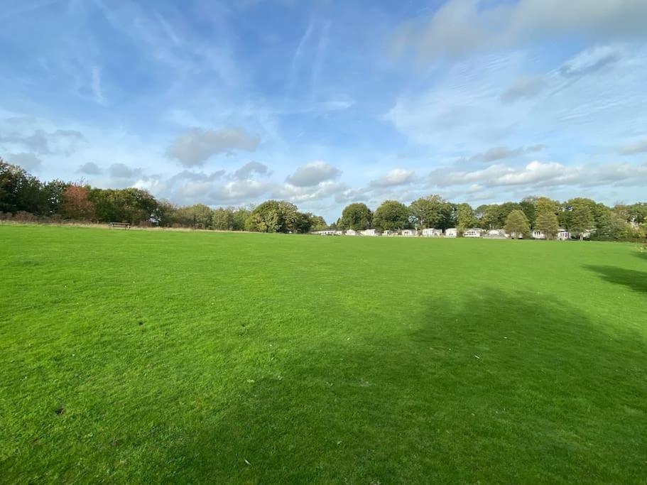 Coghurst Hall Sleeps 6, 2 Bedrooms *