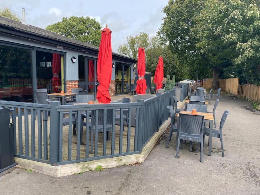 Coghurst Hall Sleeps 6, 2 Bedrooms *
