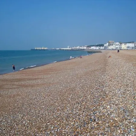 Coghurst Hall Holiday Home Sleeps 6, 2 Bedrooms Hastings Exterior photo