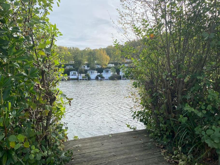 Coghurst Hall Sleeps 6, 2 Bedrooms *