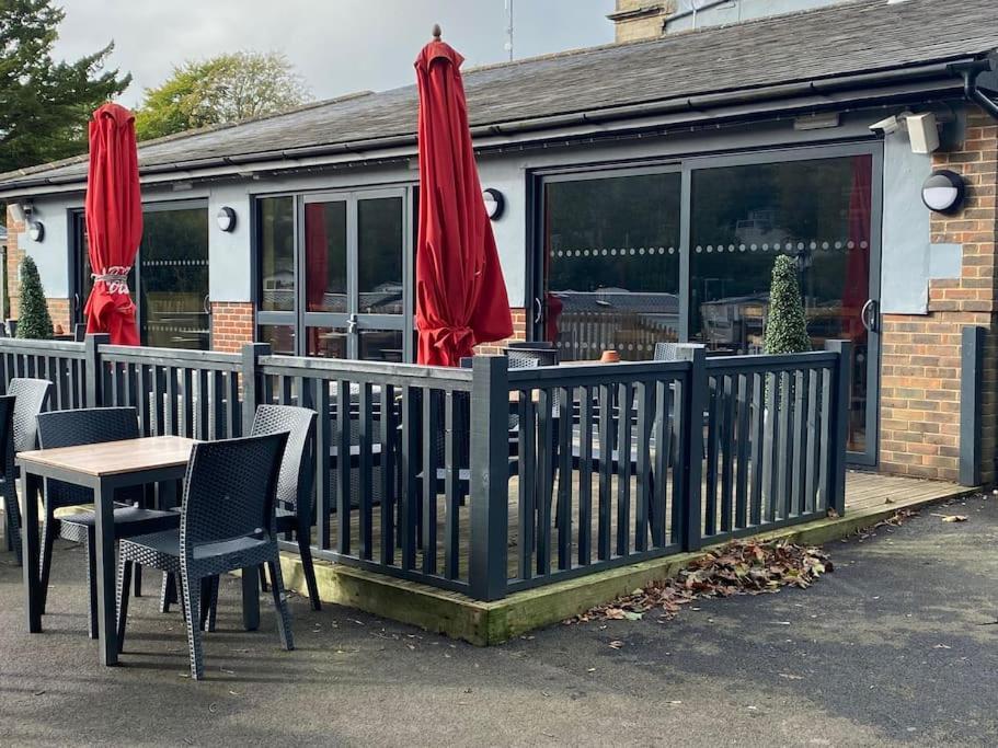Coghurst Hall Sleeps 6, 2 Bedrooms