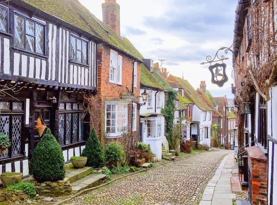 Coghurst Hall Sleeps 6, 2 Bedrooms * Hastings