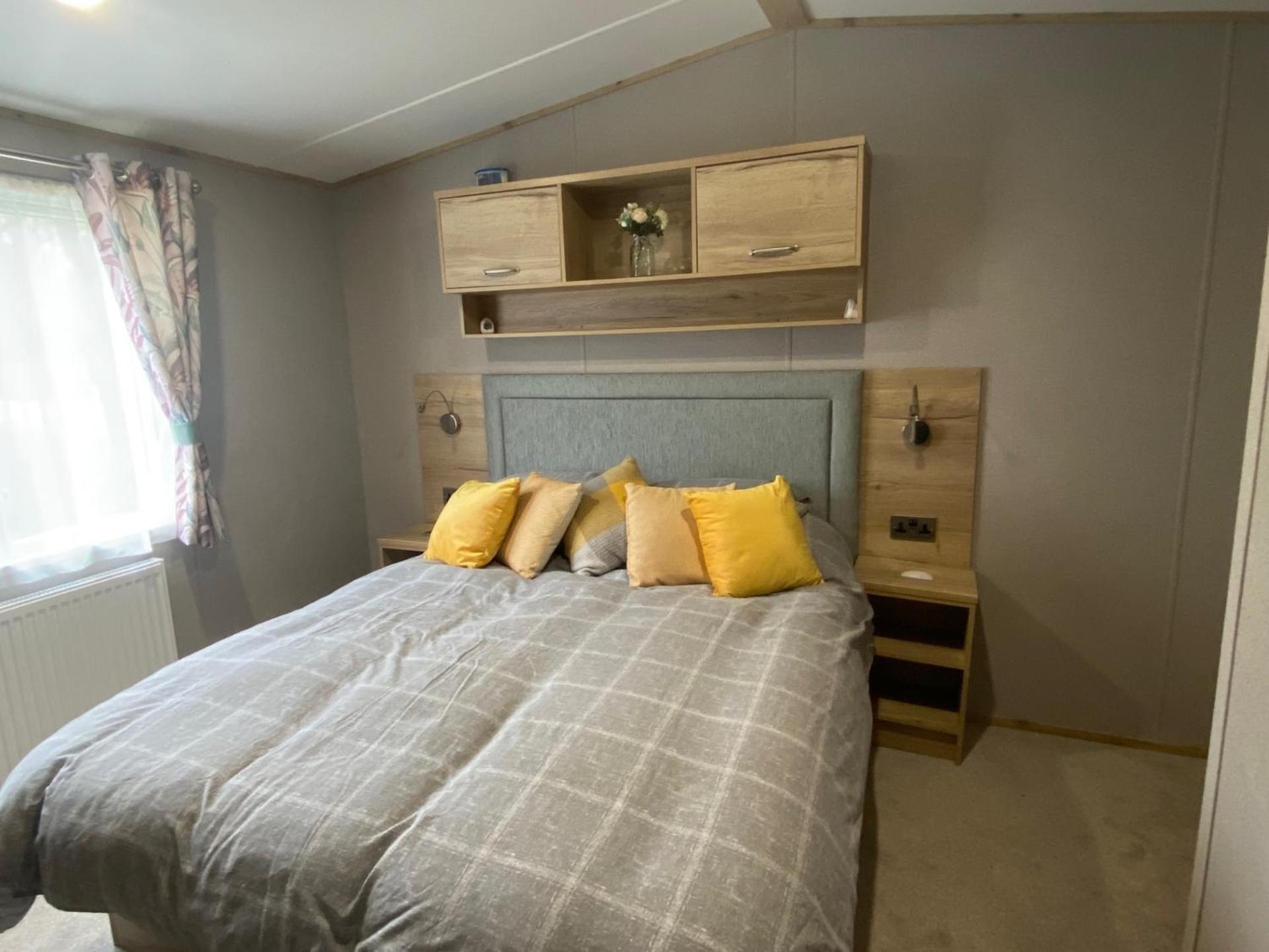 Coghurst Hall Sleeps 6, 2 Bedrooms Ferienhaus *